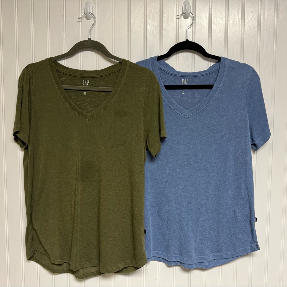 GAP V-Neck T-Shirts in Olive and Blue